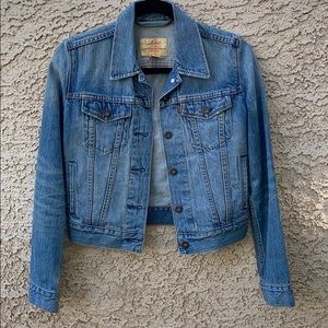 Levis’s Cropped Denim Jacket
